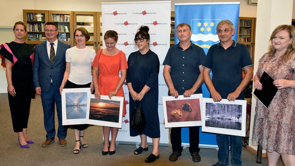 Otvorena izložba "Volim svoju županiju" u Slavonskom Brodu