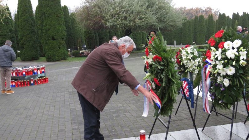 Izaslanstvo Hrvatske zajednice županija položilo vijence za žrtve Vukovara