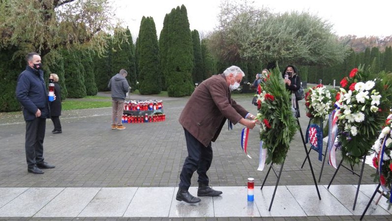 Izaslanstvo Hrvatske zajednice županija položilo vijence za žrtve Vukovara