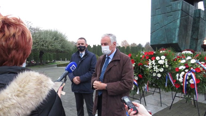 Izaslanstvo Hrvatske zajednice županija položilo vijence za žrtve Vukovara