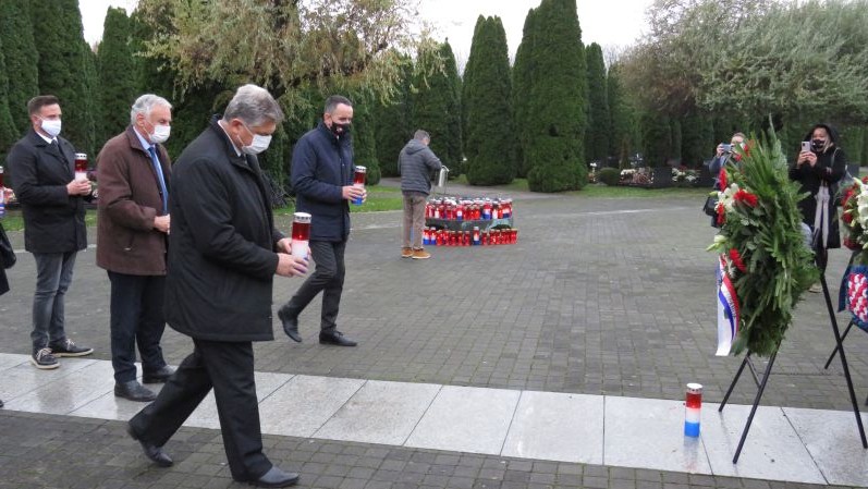 Izaslanstvo Hrvatske zajednice županija položilo vijence za žrtve Vukovara