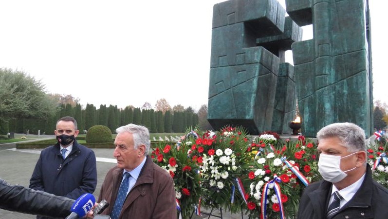 Izaslanstvo Hrvatske zajednice županija položilo vijence za žrtve Vukovara