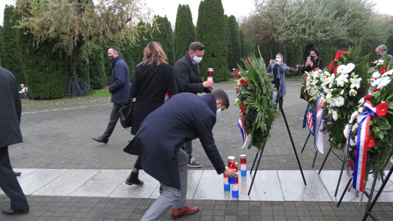 Izaslanstvo Hrvatske zajednice županija položilo vijence za žrtve Vukovara