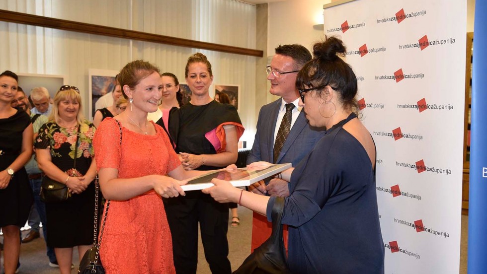 Otvorena izložba "Volim svoju županiju" u Slavonskom Brodu