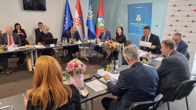 Mladi čovjek u hrvatskom ruralnom prostoru tema sastanka župana u Križevcima