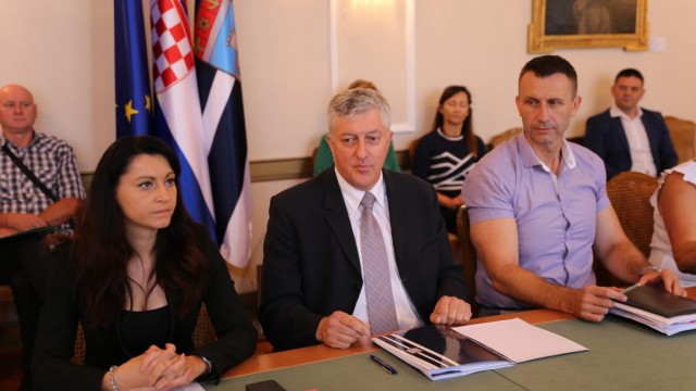 Osječko-baranjska županija: Potpisano još 9 ugovora za energetsku obnovu javnih zgrada