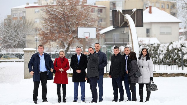 Virovitičko-podravski župan Igor Andrović istarskom županu Valteru Flegi predstavio neke od najznačajnijih županijskih projekata