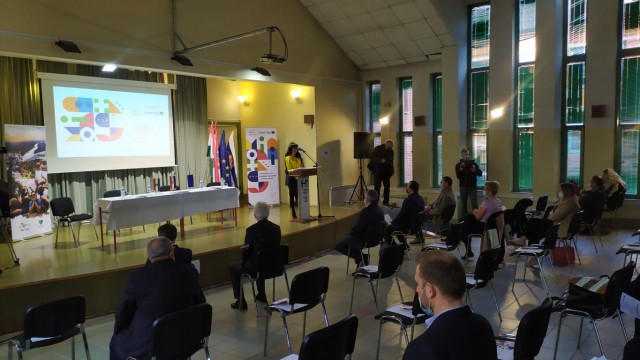 Osječko-baranjska županija: Početna konferencija projekta “Manjine kao mostovi između zajednica”